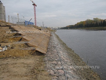 Укрепленный берег острова Бычий Укрепленный берег острова Бычий